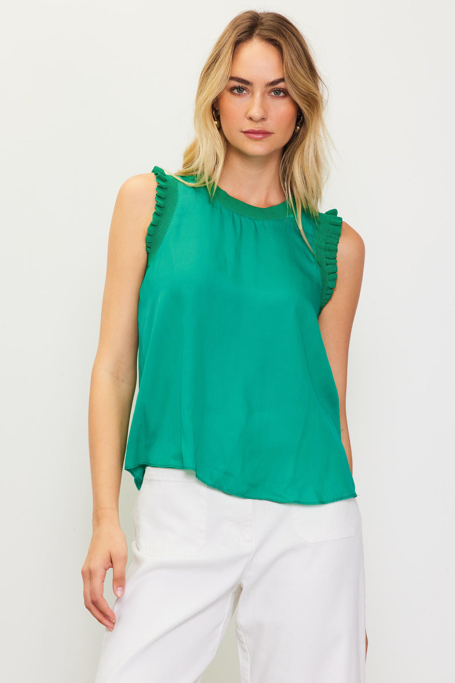 SKIES ARE BLUE Ruffle Contrast Sleeveless Top - Kelly Geen